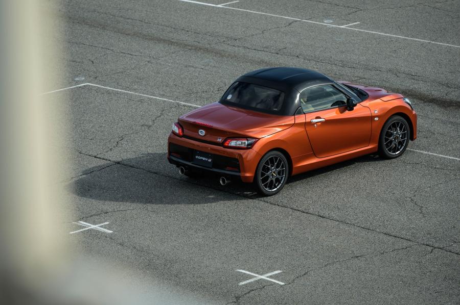  Daihatsu Copen GR Sport 2019 года  (фото 35 из 40)